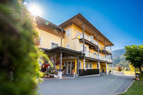 View of the Hotel Garni Zerza.