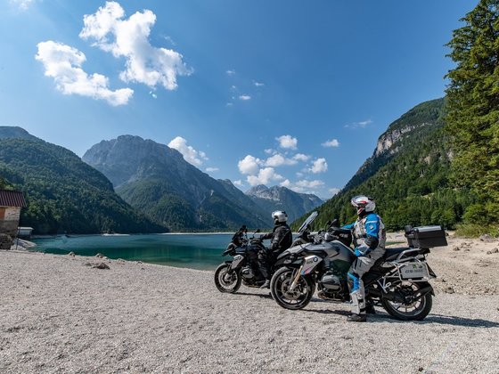 Motorcycles in front of a lake at Nassfeld.