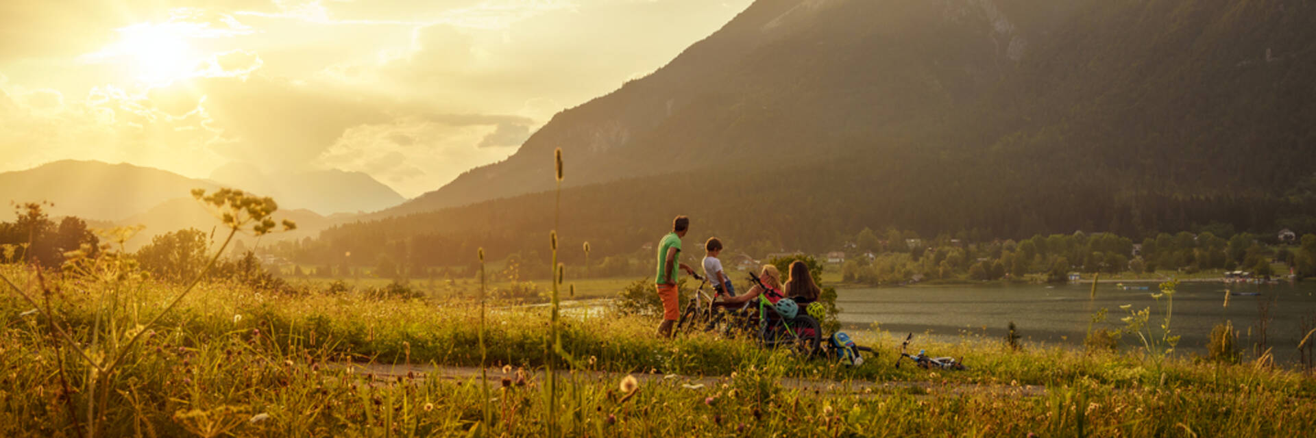 Pleasure cycling with the whole family at Lake Pressegger See, Copyright nassfeld.at Tinefoto Martin Steinthaler
