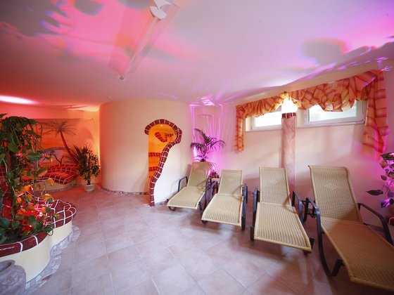 Loungers in the wellness area at the Hotel Garni Zerza at Nassfeld in Carinthia