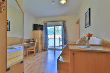 Single bed in triple room no. 2