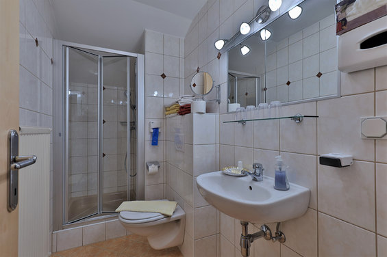 Bathroom in family room no. 9