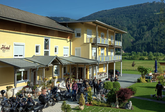 Break after a motorcycle tour at Nassfeld
