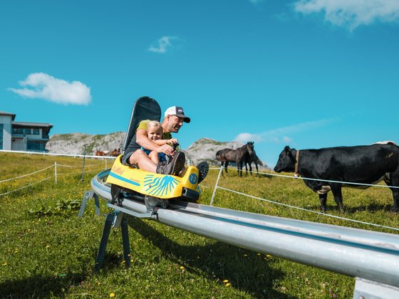 Family on the toboggan run (c) Martin Hofmann.