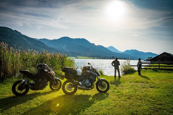 Swimming trunks tour by motorcycle (c) Moppetfoto