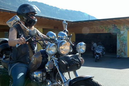 Motorcyclists in front of the motorcycle garage at Hotel Garni Zerza