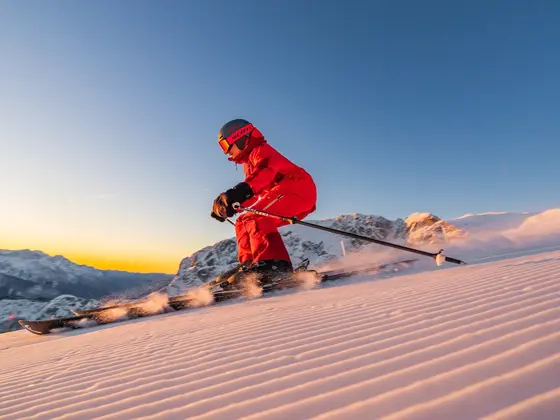 Skiers at sunset (c) Peter Maier.
