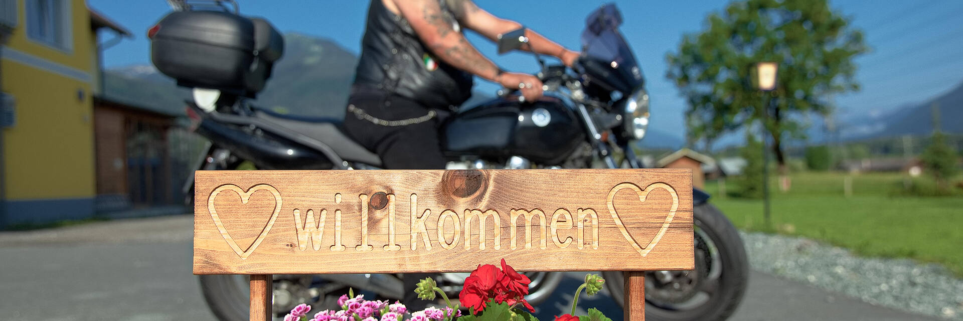 Motorcyclists at the Hotel Garni Zerza.