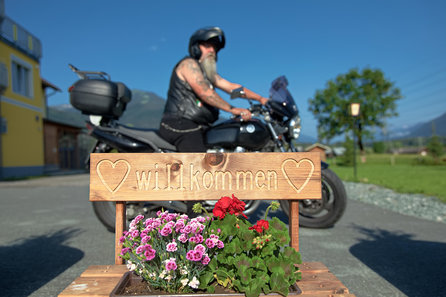 Motorcyclists at the Hotel Garni Zerza
