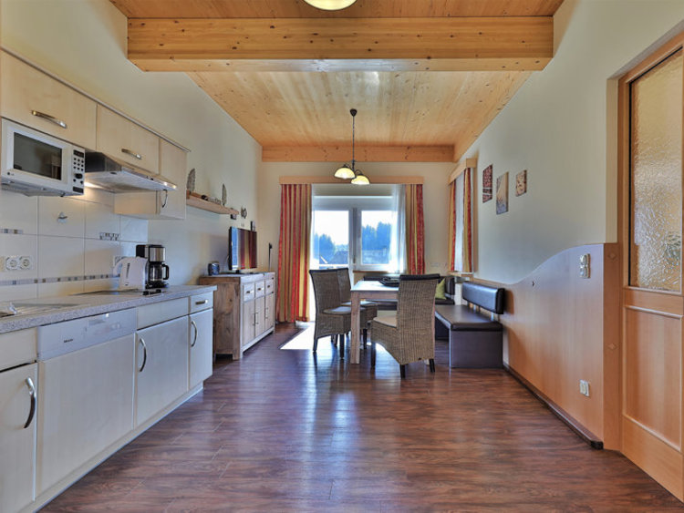 Apartment 8 with kitchen at Hotel Garni Zerza am Nassfeld