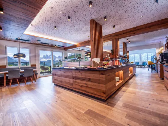 Breakfast buffet at the Vista Restaurant.