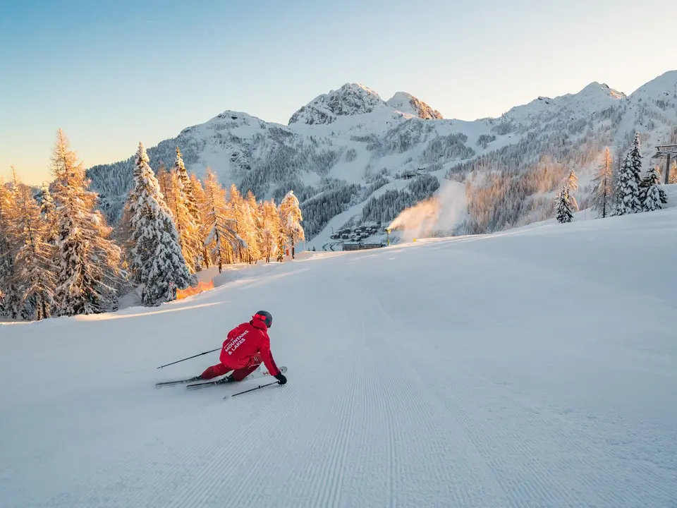 Skiers at the Nassfeld ski resort (c) Peter Maier - nassfeld.at.