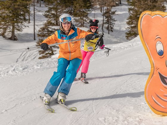 Ski lesson on the slopes (c) nassfeld.at.
