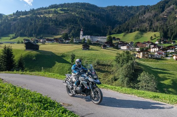 1000 bends tour by motorcycle (c) Peter Wahl