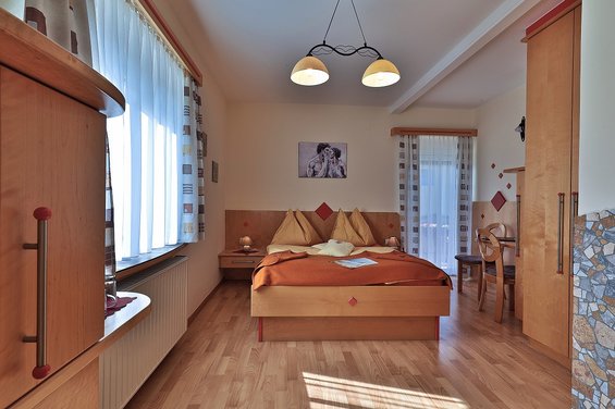 Comfort room without balcony - 19 to 25m² - here room no. 3 in the Hotel Garni Zerza at Nassfeld