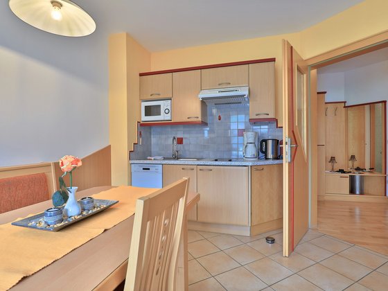 Dining area in Apartment 2 at Hotel Garni Zerza.