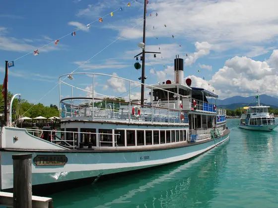 Boat trip on Lake Wörthersee not far from the Zerza bed and breakfast. Boat trip on Lake Wörthersee not far from the Zerza bed and breakfast.