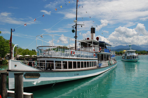 Boat trip on Lake Wörthersee not far from the Zerza bed and breakfast.