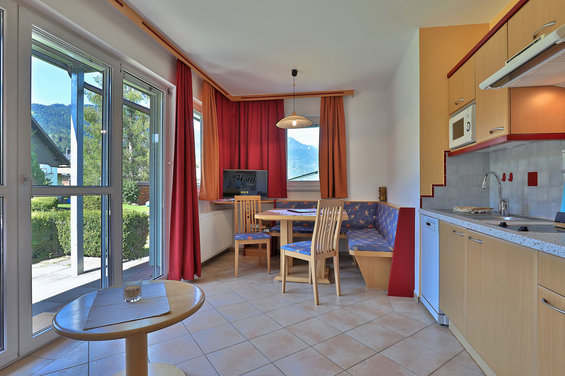 Living area in the Rotkäppchen apartment at the Hotel Garni Zerza