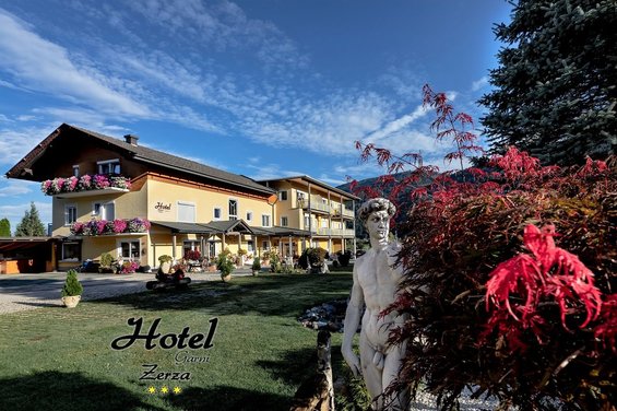 View of the Hotel Garni Zera in Tröpolach