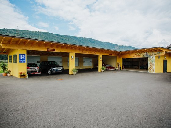 Carport at Hotel Garni Zerza