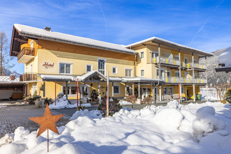 3* Hotel Garni Zerza in winter at Nassfeld