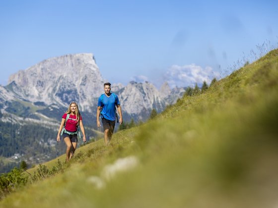 Couple hiking in Nassfeld (c) Martin Luegger.