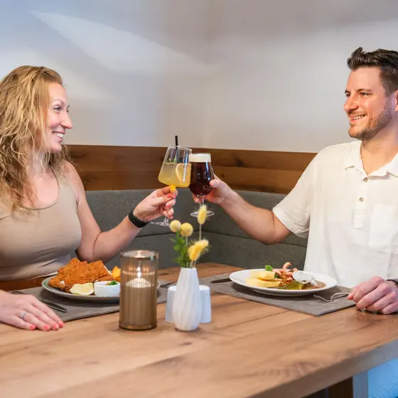 A couple enjoying an aperitif at the Vista restaurant.