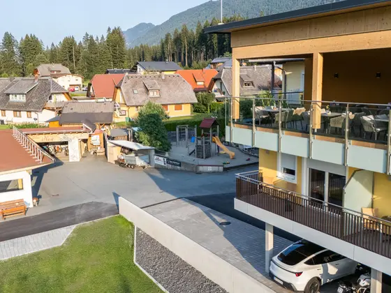 Drone shot of the terrace at the Vista restaurant in Tröpolach.