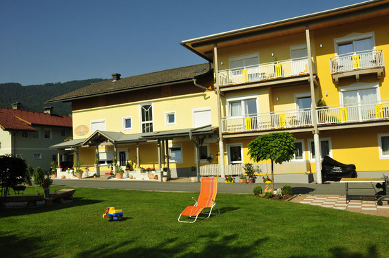 Front view of Frühstückspension Zerza at Nassfeld 
