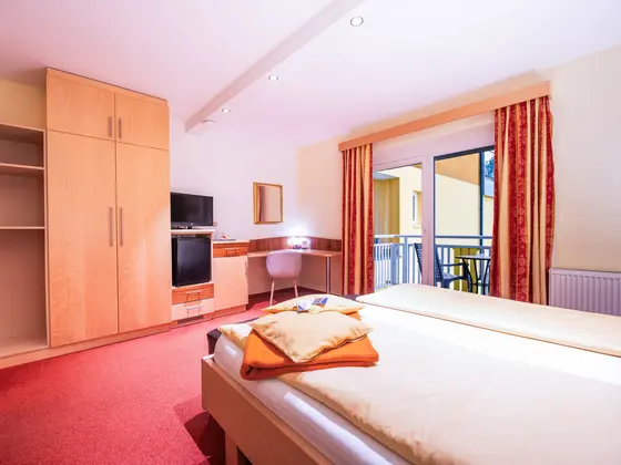 Classic Double Room at Hotel Garni Zerza. Classic Double Room at Hotel Garni Zerza.