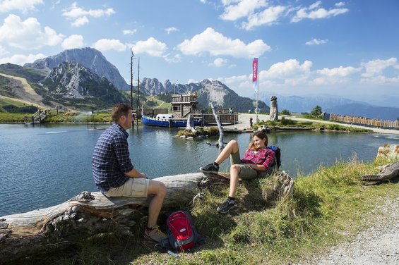 Hiking break at Lake Pressegger See Copyright Daniel Zupanc