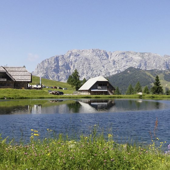 Watschinger Alm with Lake (c) nassfeld.at.