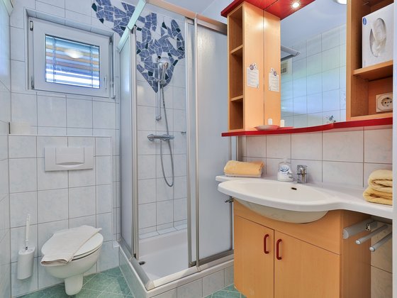 Bathroom in the Family Apartment at Hotel Garni Zerza.