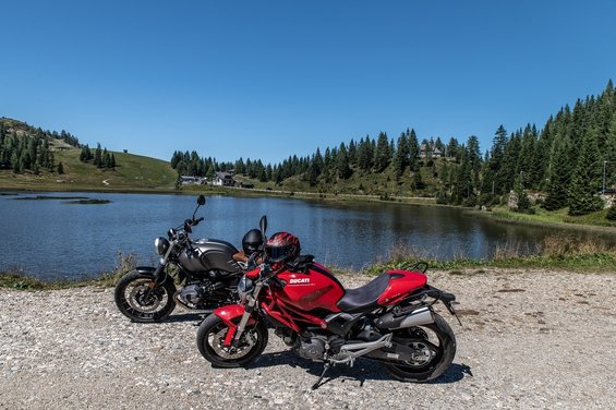 Rest at a lake during the Sauris Tour
